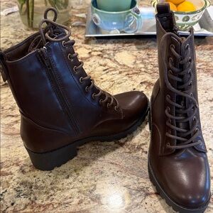 Women's Brown Lace-Up Combat Boots new with tags size 8 Mari A brand